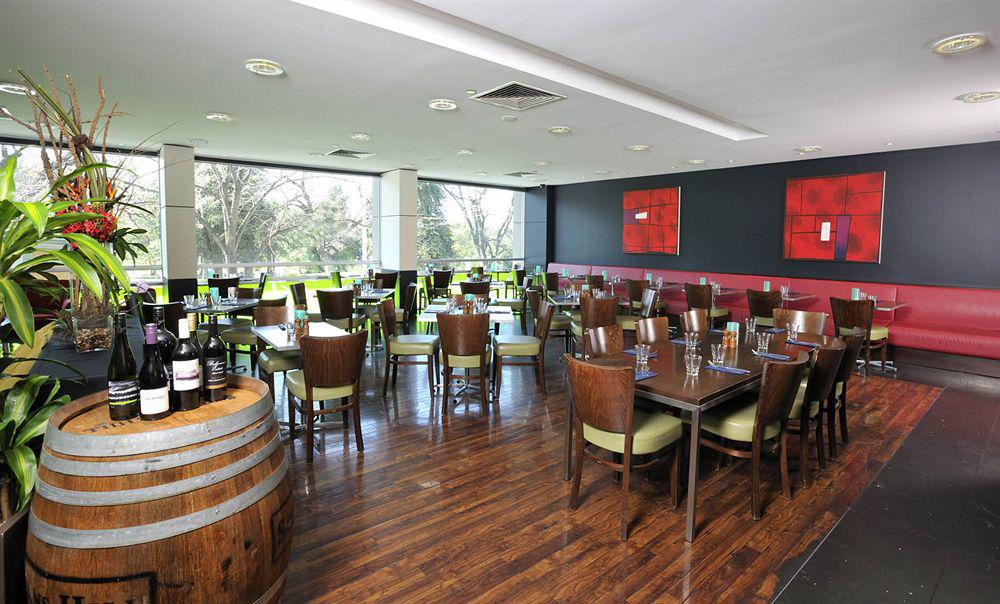 Mercure Melbourne Treasury Gardens Restaurant foto